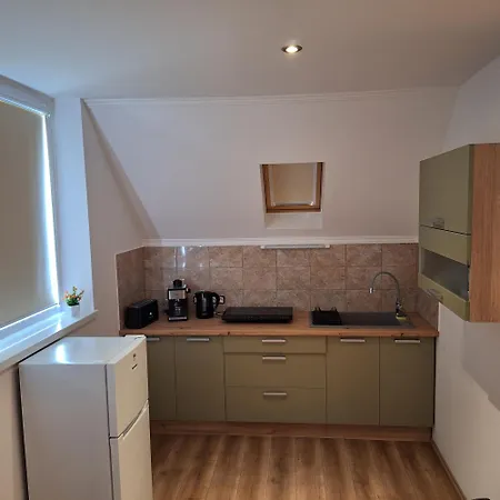 Alro Apartmanhaz * Balatonszarszo