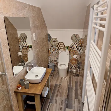 Apartment Alro Apartmanhaz *