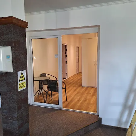 Alro Apartmanhaz *
