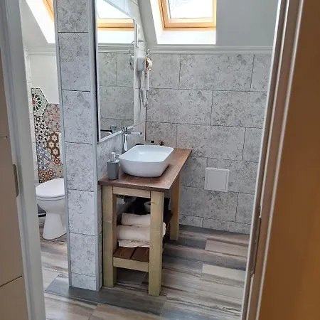 Alro Apartmanhaz * Balatonszarszo