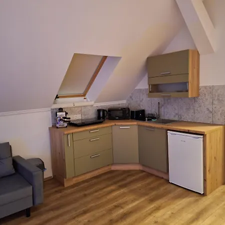 Alro Apartmanhaz * Balatonszarszo