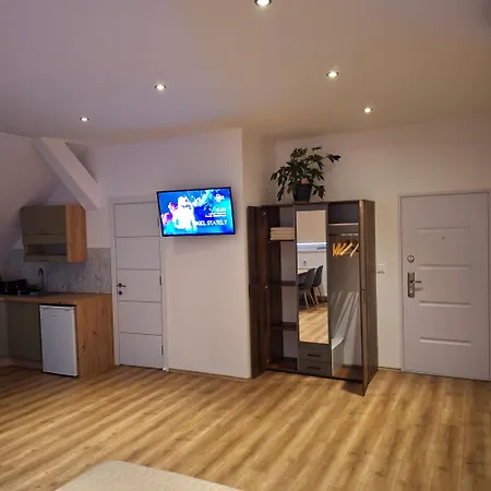 Apartment Alro Apartmanhaz *